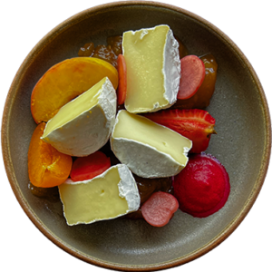 Cammembert, miel y mermelada de frutos rojos